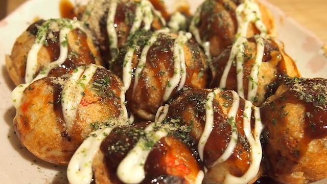 takoyaki-cooking